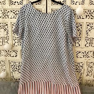 Flowy shift dress with cute pattern and open back!